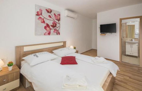 Awesome Home In Zminj - Foto 9