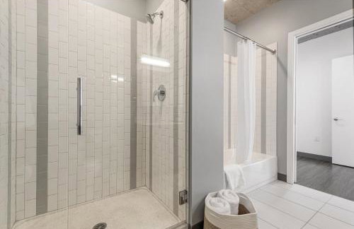 Linea Luxury Living with Indoor Pool and Rooftop Views in The Loop - Photo 70