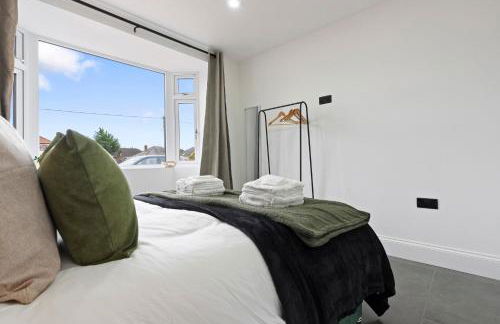 Beautiful Home, Free Parking For Large Groups Sleeps 10 Book Now! - Foto 34