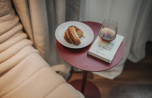 JOBOSTAYS - LINDEN Family Apartment Oldenburg - sehr geräumig 110m2 - Terrasse mit Gartenblick - voll ausgestattete Küche - 2 Bäder - Babybett - 10 Min zu Fuß zum Bahnhof - kostenloses WLAN - Parkplatz - kontaktfreier Check-In - Photo 7