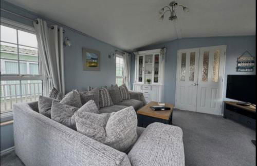 'Sunset Lodge' Peaceful Coastal Retreat with Hot Tub - Photo 6