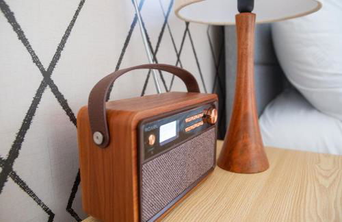 4x Bed Elegant Home with Parking - Photo 7