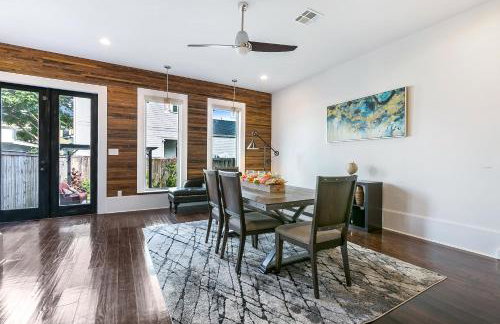 Spacious Loft-Style 3BR Townhouse by Hosteeva - Photo 16