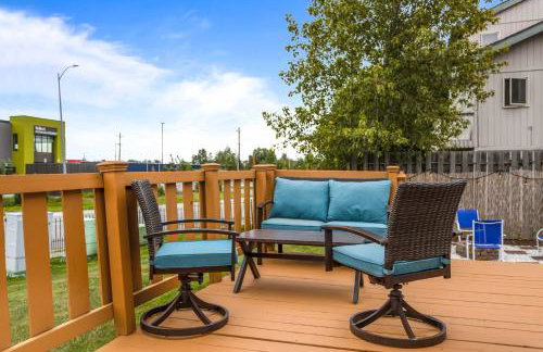 Updated Townhome Near Airport and Shopping! - Foto 24