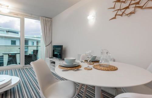 Reflections - Balcony Views of Poole Harbour - Photo 10