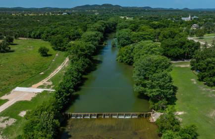 Bandera Bungalow - River, Downtown, Peaceful fenced corner lot! King bed! - Foto 34