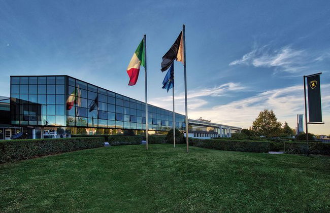 Ferrari & Lamborghini Private Day Tour with Lunch - Foto 7