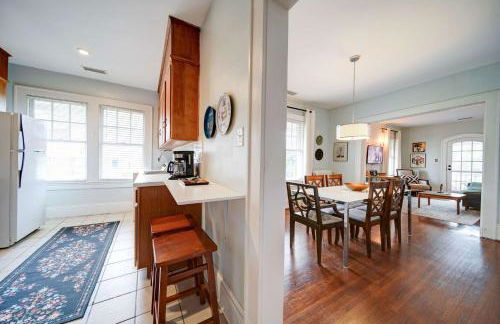 Elegant 1BR in Elizabeth with Covered Porch - Foto 24