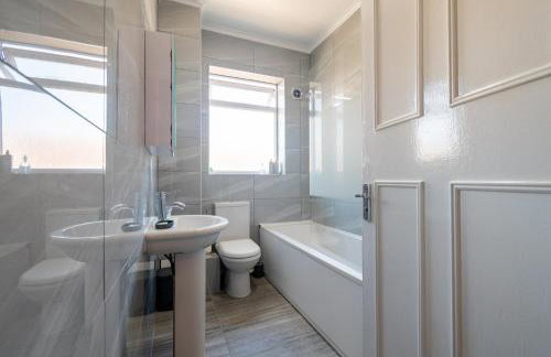 Elmcroft Apartment - 10 Mins Walk to Woking Town Centre - Foto 5