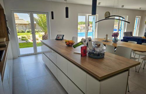 Villa Blue Moon for 9 persons near Porec with 42 m2 heated pool, wellness, kids playground & sea view - Foto 14