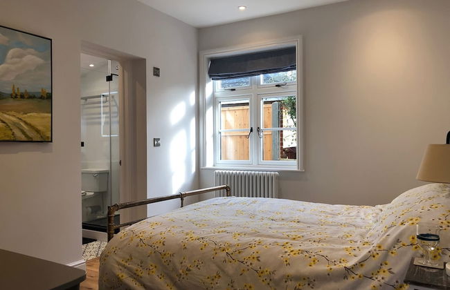 Charming Seaside Cottage - 5-min Walk to Beach - Photo 20