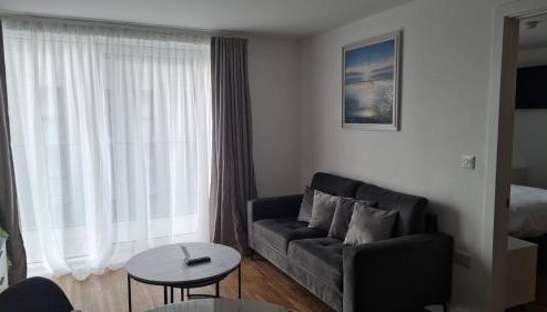 Penthouse height Flat, City View Balcony, Quiet, Free Wifi, Gym & More Minimalistic Home - Foto 4