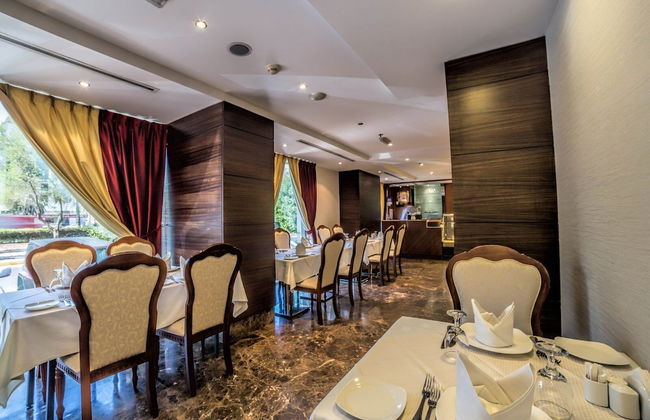 Executive Suites - Photo 36