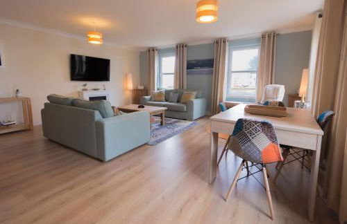 Marina View Apartment - Photo 8