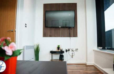 Penthouse - Amazing City Skyline Views - Balcony - FREE extra 2 hours - FREE Parking - Utilita Arena - Bullring Shopping - New St Station- Super King Size Bed - Foto 65