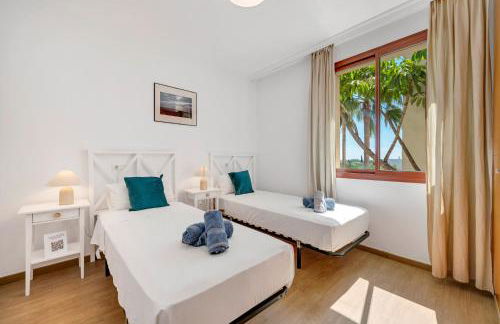 Villa Serena Marbella - Luxury villa with pool & sea views - Photo 35