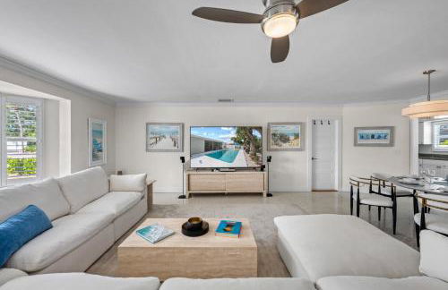 Siesta Key Waterfront Oasis - Heated Pool, Dock, Walk to Village & Beach - Photo 10