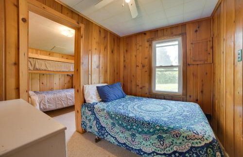 Pet Friendly Mullett Lake Cabin with Dock! - Foto 17