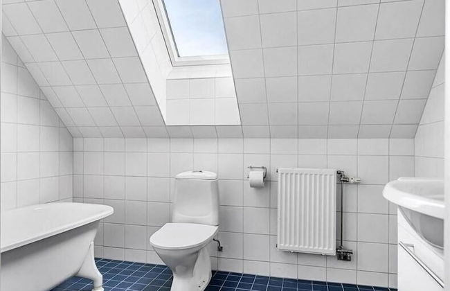 5-bed-rooms House With Jacuzzi, Free Parking, and 2 Toilets-bath in Malmö - Photo 8