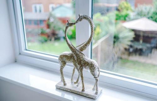 Beach Retreat with Hot Tub Sleeps 8 - Foto 36