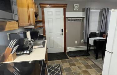 Just Like Being at Home- Newly Renovated Unit - Foto 17