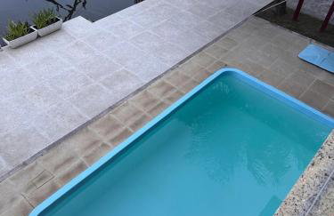 Um apartamento com vista para oarma - Foto 3