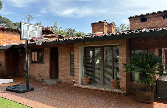 Incredible Property with Huge Garden and Pool! - Foto 7