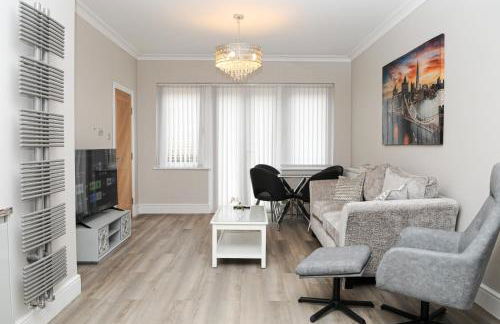 Luxury 5 Star apartments, Parking, Garden, near Metro Stations 10-15mins to London - Foto 1