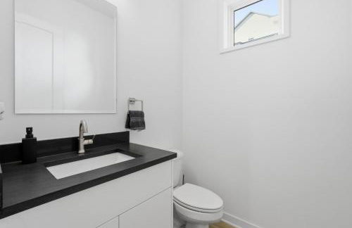 4BR Urban Oasis with Rooftop and Jacuzzi - Foto 14