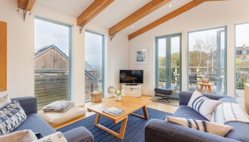 The Deck House - Seafront Upside-Down House with Solent Views, Gurnard - Foto 4