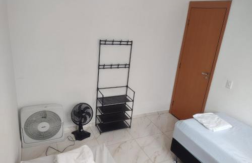 Luias, apartamento ao lado do shopping plaza e atacadão com wi-fi , tv grátis van na porta - Photo 26