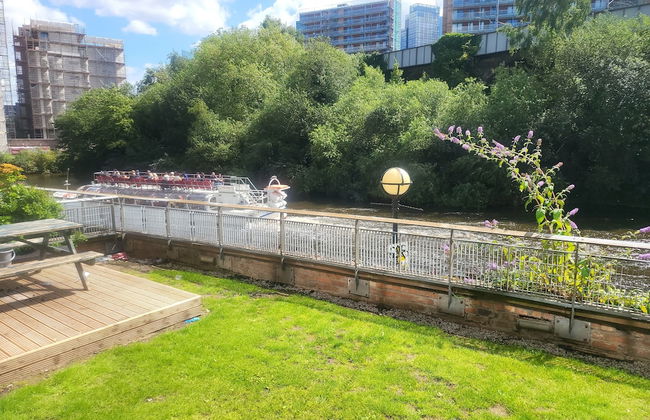 Luxury River View 2-bed Apt, Wifi, Garden, River - Foto 20