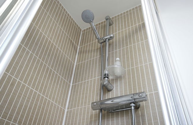 Modern 4 Bed Townhouse with Parking - Foto 25