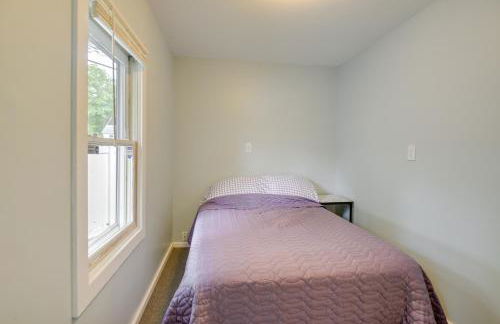 Waterfront Gray Home with Furnished Deck and Fire Pit! - Foto 10