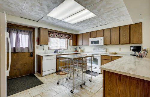 Lakeside Northwoods Retreat Dock, Deck, Fire Pit! - Foto 5