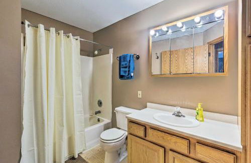 Elwood Townhome with Patio - 7 Mi to Johnson Lake - Foto 14