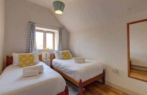 Long Barn, Rookery Farm - Photo 11