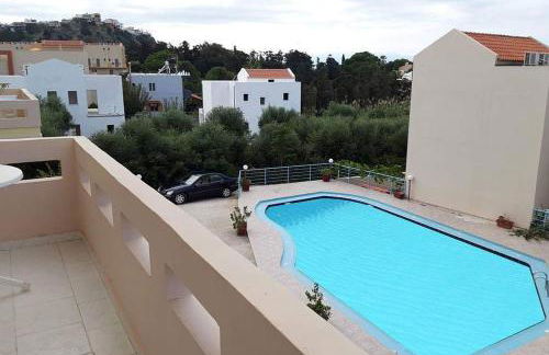 Nik Litinas Apartments with pool - Photo 12