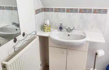 Cottage Sleeps 4 - Pet Friendly w Free Parking - Foto 15