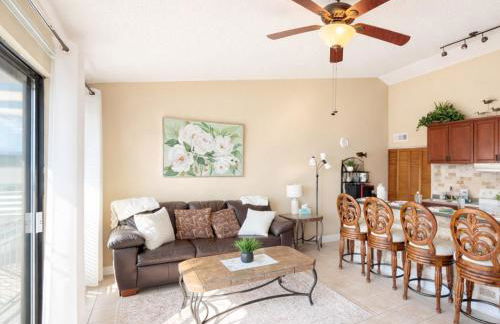 Sunshine and Roses Lakefront 1 Bed and 1 Bath Condo - Foto 12