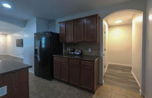 Spacious home with WiFi/AC - Photo 18