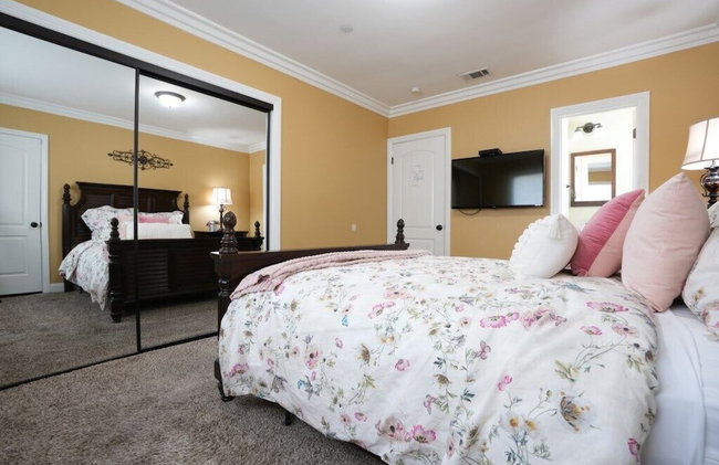 Classy 4 Bedroom 3 Bath Pool Home 3/4 Mile Walk To Disney - Foto 10