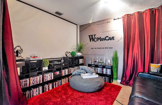 Urban Oasis W/hot Tub, Heated Pool And Private Movie Theater 2 Bedroom Home by RedAwning - Foto 21