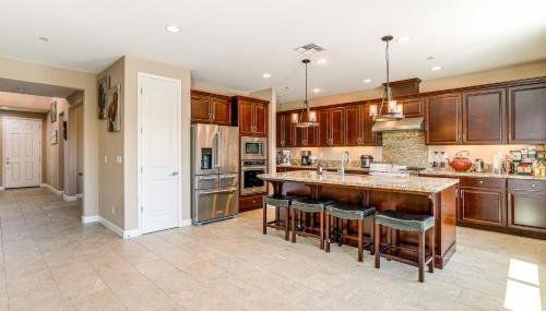 4 Mi to The Streets of Brentwood Home with Fire Pit - Foto 2