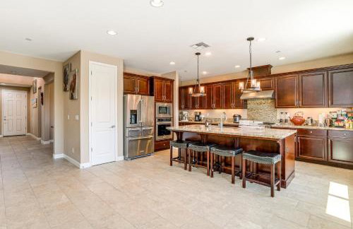 4 Mi to The Streets of Brentwood Home with Fire Pit - Foto 2