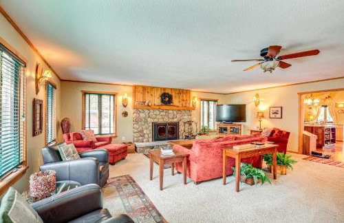 Lake Tomahawk Fall Retreat with Foliage and Lake Views - Photo 10