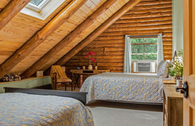 The Bigwood Cabin by Avantstay Hot Tub Firepit Pool Table Private Yard - Photo 44