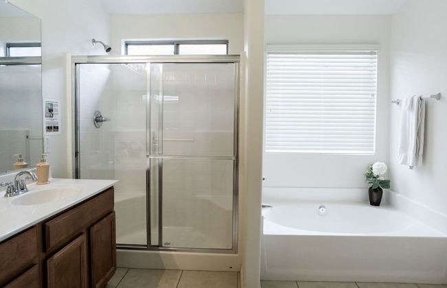 Near Great Shopping & Dining! Pool Table & Games! - Foto 16