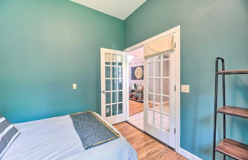 Cozy Whitehall Hideaway with Hot Tub and Chiminea! - Foto 19