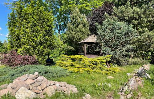 Apartament w XIX-wiecznym Spichlerzu nad Jeziorem z dostępem do parku i widokiem na Dworek Modrzewiowy z 1823 roku - Foto 48